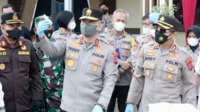 Terlibat Kasus Narkoba Bersama Irjen Teddy Minahasa Ini Jejak Karir