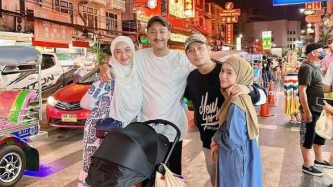 Usai Kasus KDRT, Rizky Billar dan Lesti Kejora Makin Mesra Saat Liburan ke Thailand