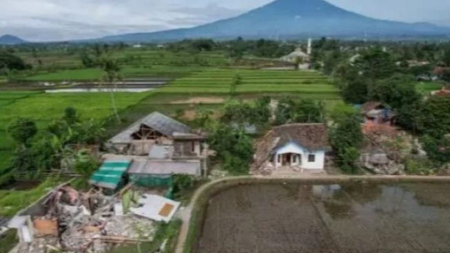 Pasca Gempa Cianjur, Warga Keluhkan Distribusi Bantuan yang Tidak Merata hingga Cuma Bisa Makan dari Hasil Sumbangan