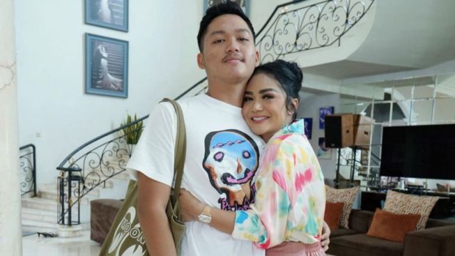 Momen Krisdayanti Akrab dengan Azriel Bikin Netizen Haru: Akhirnya Mereka Mencair Juga