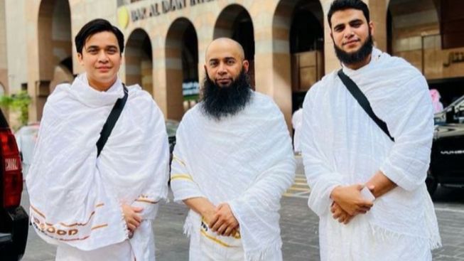 Kopernya Hilang Saat Umrah, Billy Syahputra : Selama di Madinah Nggak Ganti Pakaian