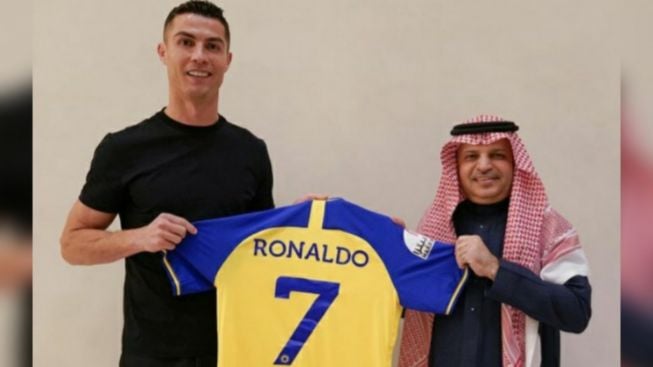 Christiano Ronaldo Resmi Gabung ke Klub Arab Saudi Al Nassr, Ini Besaran Gajinya