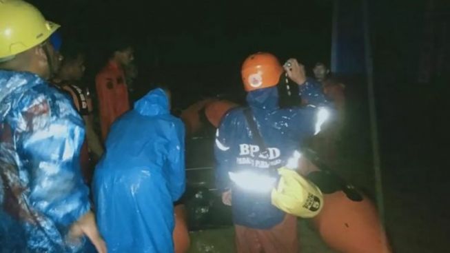 Padang Pariaman Dilanda Banjir dan Longsor: 1.500 KK Terdampak dan 750 KK Mengungsi