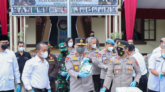 Dakwaan: Teddy Minahasa Disebut Jual Sabu Barbuk untuk Bonus Anak Buah