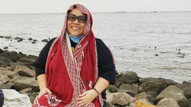Usai Jalani Kemoterapi, Nunung Nangis: Rambut Sudah Mulai Habis