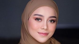 Lesti Kejora Kena Sentil Netizen soal Dosa Gegara Foto dengan Lawan Jenis sampai Nempelin Pipi: Bukan Muhrim