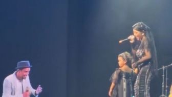 Sosok Glenn Fredly Muncul di Hologram saat Konser, Sikap Sang Putri Bikin Haru: Pengen Nyamperin