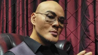 Deddy Corbuzier Bangga ART-nya Bisa S1, Sentil ART yang Cuma Bisa Ngonten Anak Bos, Netizen: Bosnya Gak Keberatan!