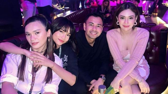 Ketahuan Suka Nginep Dicap Gigi 'Jelangkung Andara', Celine Engelista Tebel Muka Bak Kode ke Raffi Ahmad Singgung Poligami: Di dalam Agama...