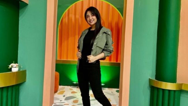 Dewi Perssik Sindir Mantan-mantannya Mokondo, Sanjung Calon Suami Punya Gaji Rp200 Juta, Netizen: Paling Kena Prank!