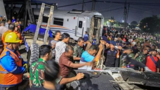 Viral Selamat dari Insiden Kecelakaan Tabrak Truk di Semarang, Sosok Masinis KA Brantas Jadi Sorotan!