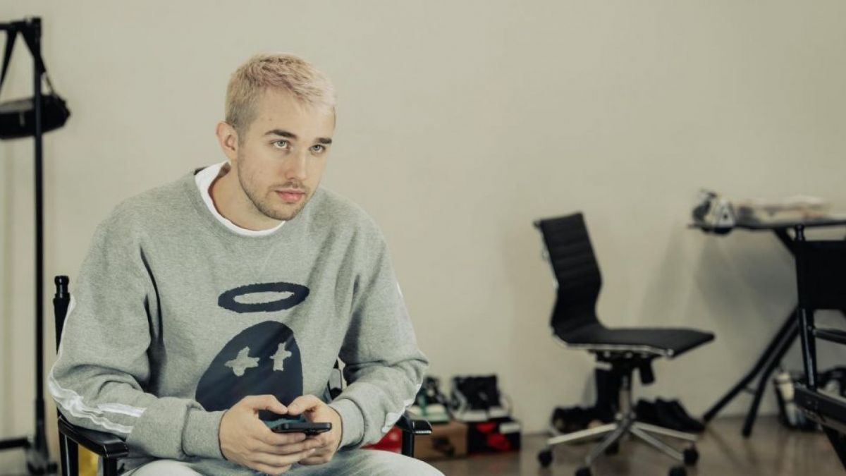 Wajah Asli Musisi yang Biasa Pakai Topeng (Instagram/@chriscomstock) [suara.com]