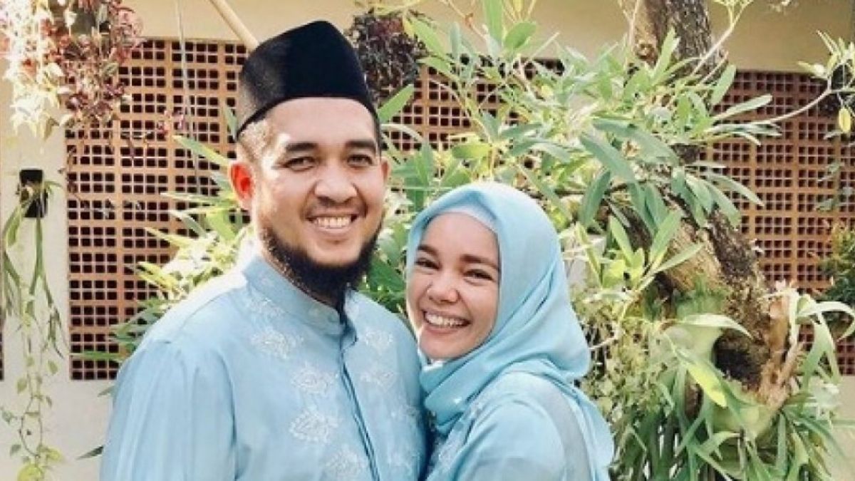 Dewi Sandra dan suaminya, Agus Rahman [Instagram/@dewisandra]