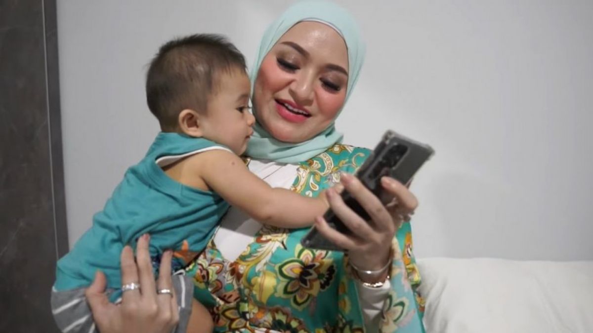 Nathalie Holscher dan Baby Adzam [YouTube Nathalie Holscher]