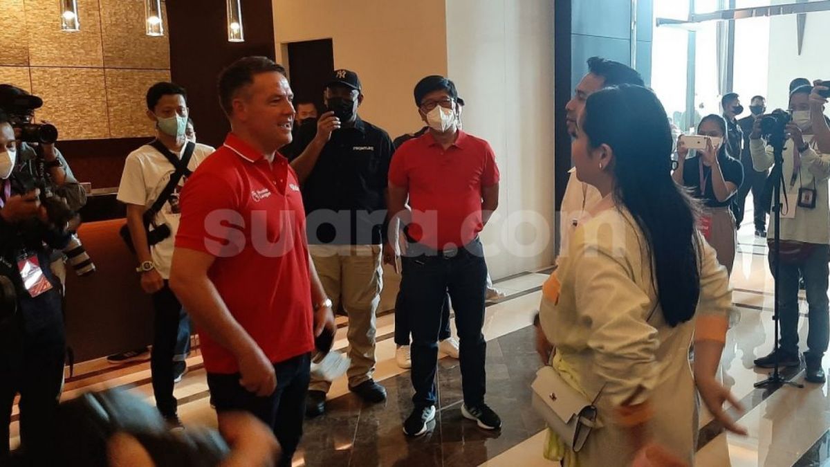 Raffi Ahmad dan Nagita Slavina mengajak legenda sepakbola Inggris Michael Owen main ke Andara [Suara.com/Adie Prasetyo Nugraha]