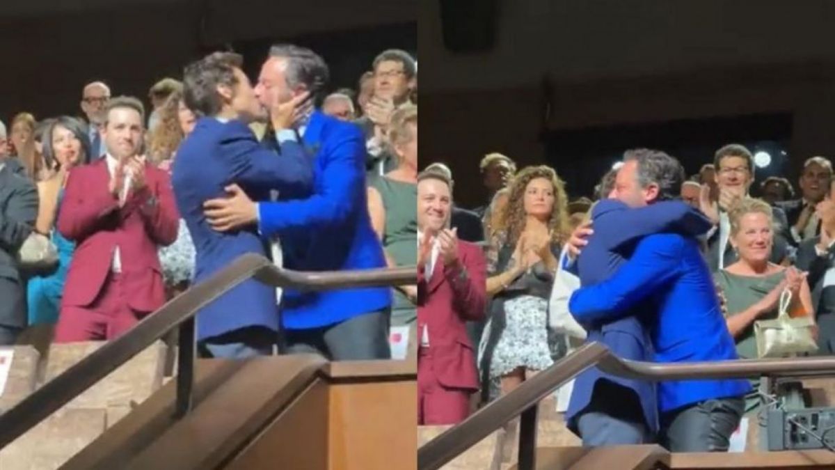 Harry Styles cium bibir Nick Kroll [Twitter]