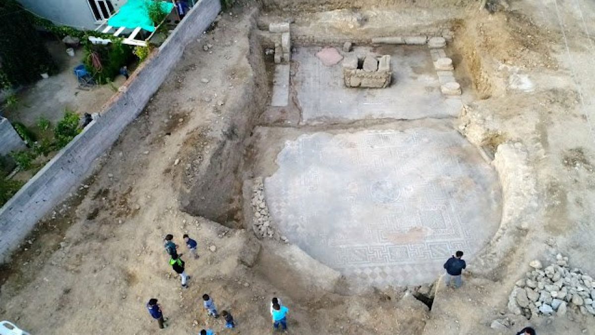 Bangunan ini diperkirakan berasal dari era Romawi