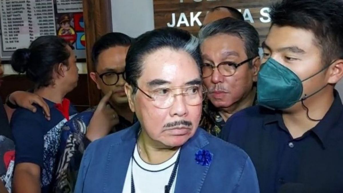 Ferry Irawan Tunjuk Hotma Sitompul Jadi Pengacara [Antara]