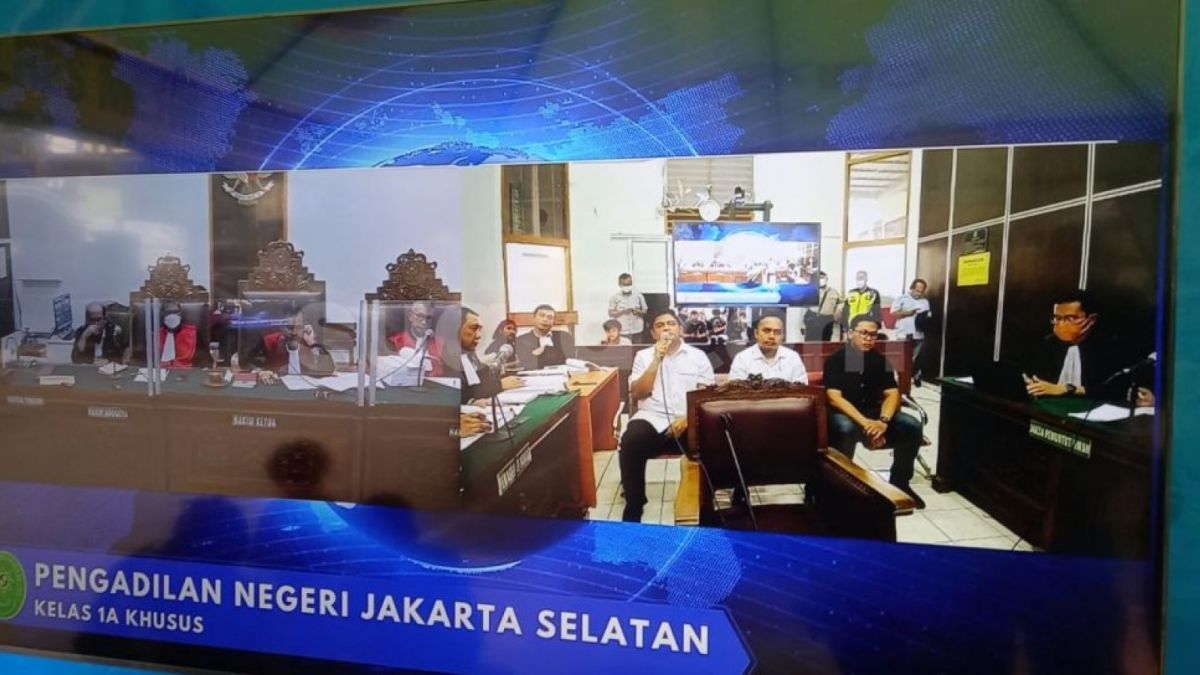 Eks Kasat Reskrim Polres Metro Jakarta Selatan AKBP Ridwan Soplanit saat bersaksi dalam sidang obstruction of justice kasus Brigadir J di PN Jakarta Selatan. [Suara.com/Arga]