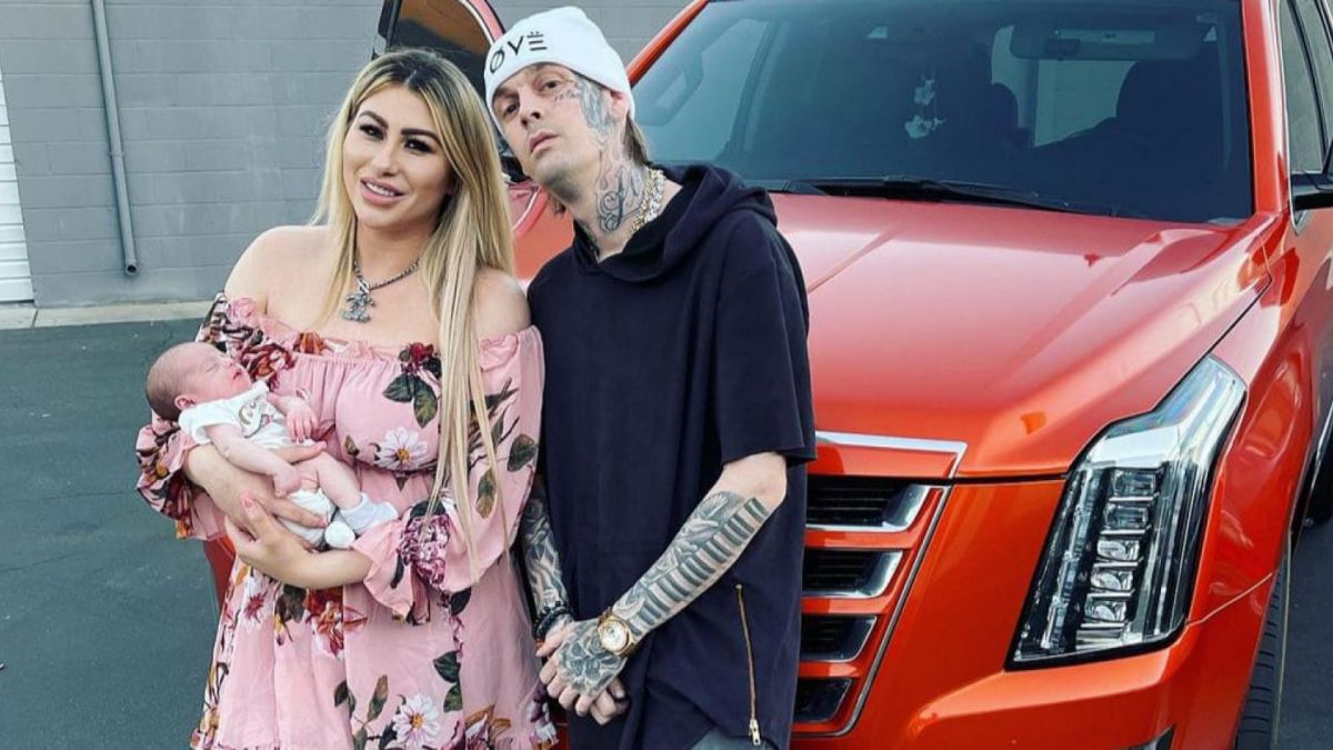 Aaron Carter dan kekasihnya Melanie Martin bersama anak mereka Prince [Instagram/@aaroncarter]