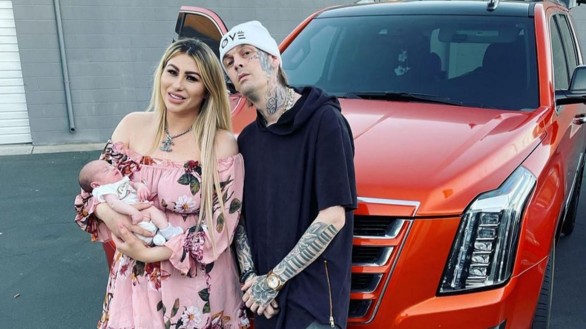 Aaron Carter bersama mantan tunangannya Melanie Martin dan anak mereka Prince [Instagram/aaroncarter]