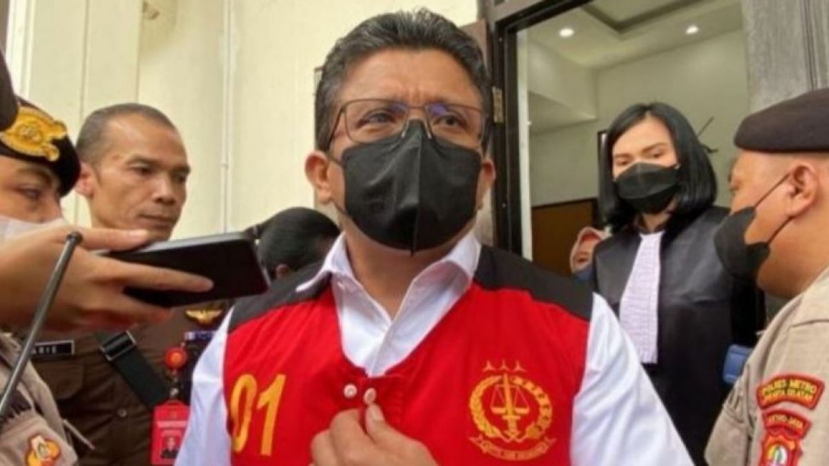 Ferdy Sambo usai menjalani sidang di Pengadilan Negeri Jakarta Selatan, Selasa (29/11/2022). (Suara.com/Yosea)