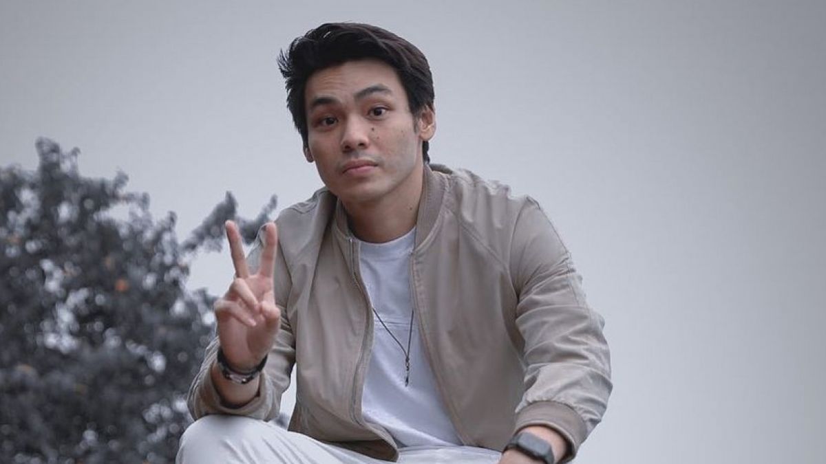 Profil Rob Clinton, Resmi Nikahi Chelsea Islan di Katedral [Instagram/@robclintonkardinal]