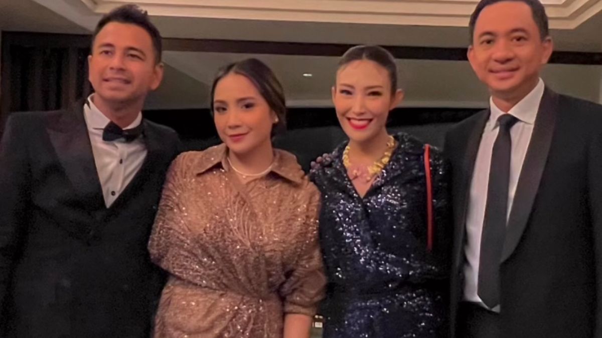 Ayu Dewi-Regi Datau dan Raffi Ahmad-Nagita Slavina [Instagram/@mrsayudewi]