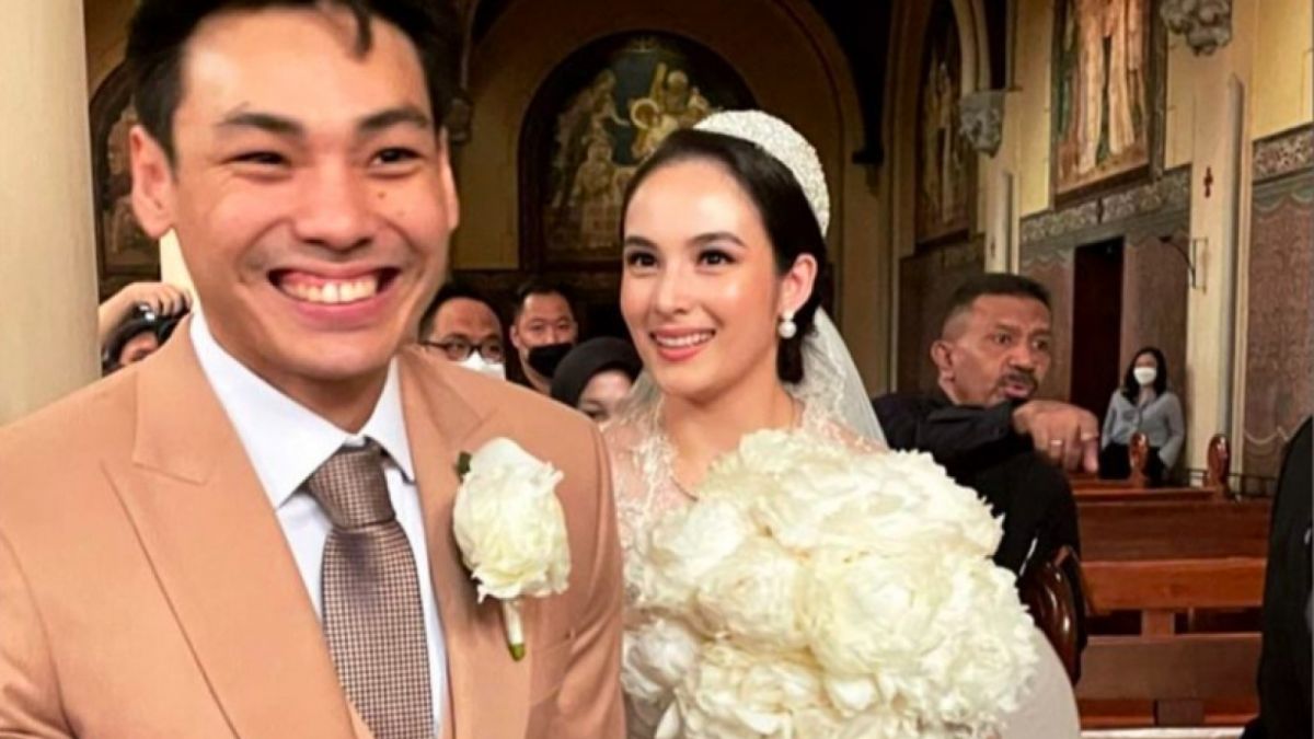 Intip Potret Pernikahan Chelsea Islan dan Rob Clinton, Gaun Putih Sukses Curi Perhatian [Instagram/@robclintonkardinal]