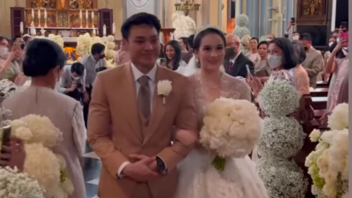 Intip Potret Pernikahan Chelsea Islan dan Rob Clinton, Gaun Putih Sukses Curi Perhatian [Instagram/@robclintonkardinal]