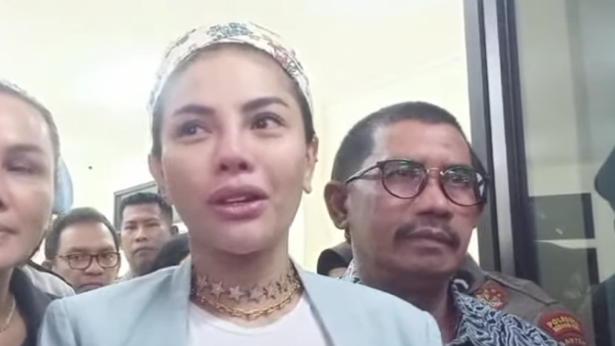 Nikita Mirzani Kesal Dito Mahendra Mangkir Lagi di Persidangan [YouTube Nit Not Media]