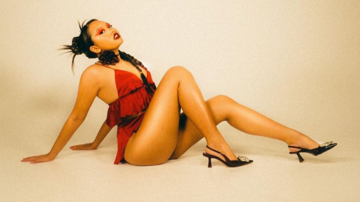 Pose seksi Naja dengan lingerie [Instagram/@najandmm]