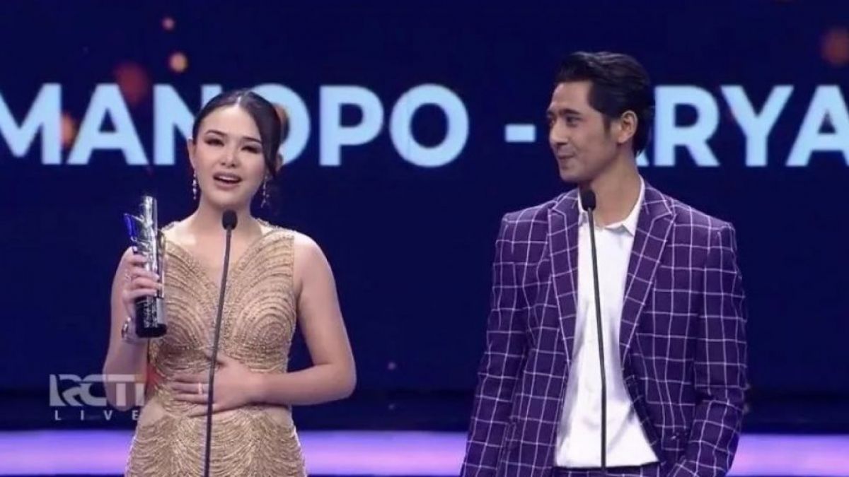 Arya Saloka dan Amanda Manopo [Instagram/wasila.mandaskat]