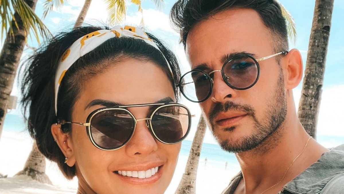 Terlanjur Bergairah, Nikita Mirzani dan Kekasihnya Cuek 'Kikuk-kikuk' di Pantai [Instagram/@toni.dedola]