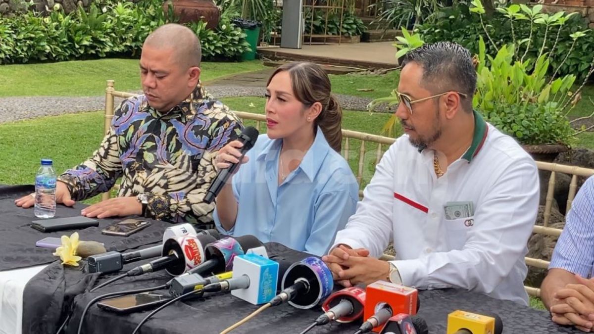 Adik perempuan Ferry Irawan, Maya di kawasan Cilandak, Jakarta (19/1/2023). [Suara.com/Adiyoga Priyambodo]