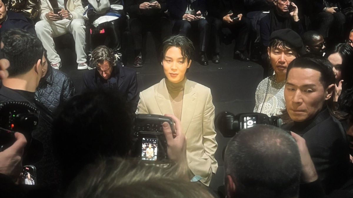 Potret Jimin BTS Hadiri Acara Dior Men's Fall 2023 di Paris [Twitter]