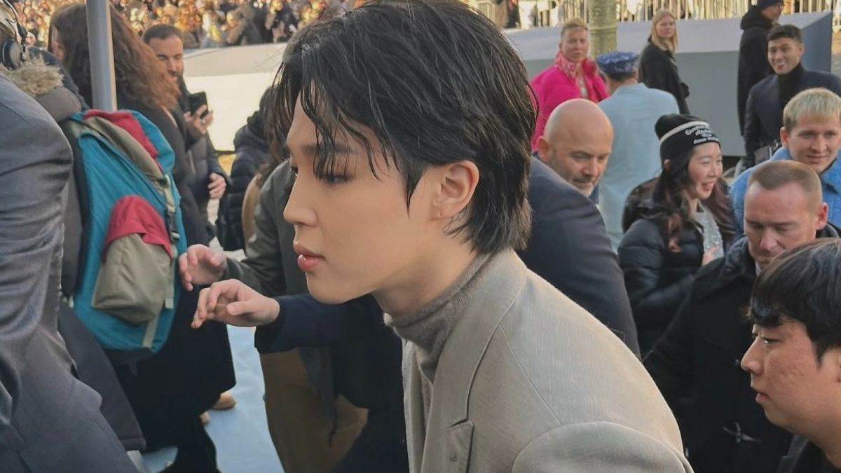 Potret Jimin BTS Hadiri Acara Dior Men's Fall 2023 di Paris [Twitter]