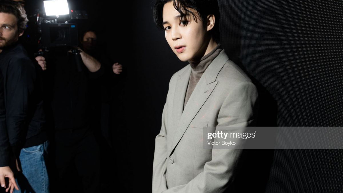 Potret Jimin BTS Hadiri Acara Dior Men's Fall 2023 di Paris [Twitter/@GettyVIP]