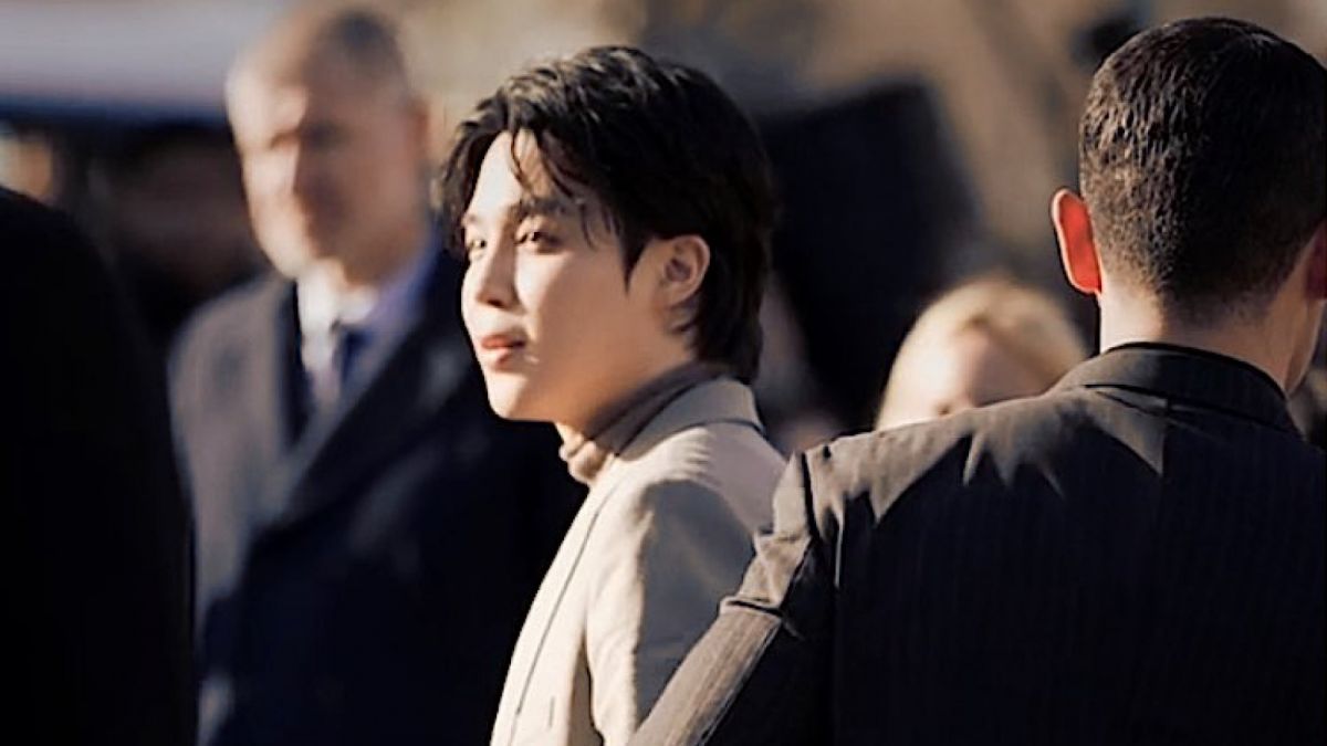Potret Jimin BTS Hadiri Acara Dior Men's Fall 2023 di Paris [Twitter]