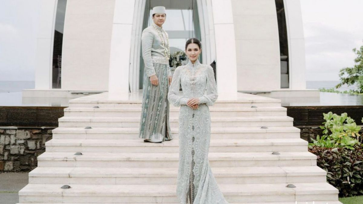 Potret pasangan Deva Mahenra dan Mikha Tambayong [Instagram/@miktambayong]