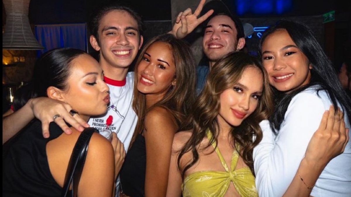 Cinta Laura dan teman-temannya saat menikmati hiburan malam [Instagram/@claurakiehl]