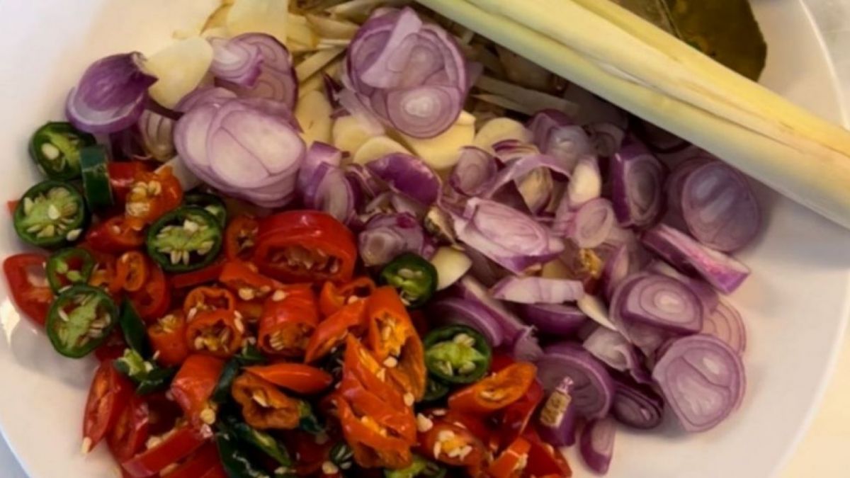 Resep Sambal ala Erina Gudono yang Jadi Favorit Kaesang Pangarep, Coba Di Rumah Yuk. [Dok: Instagram/ErinaGudono]