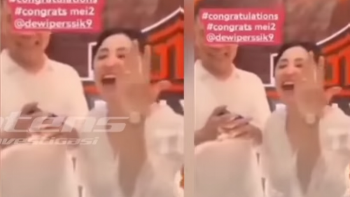 Dewi Perssik dilamar pilot [YouTube]