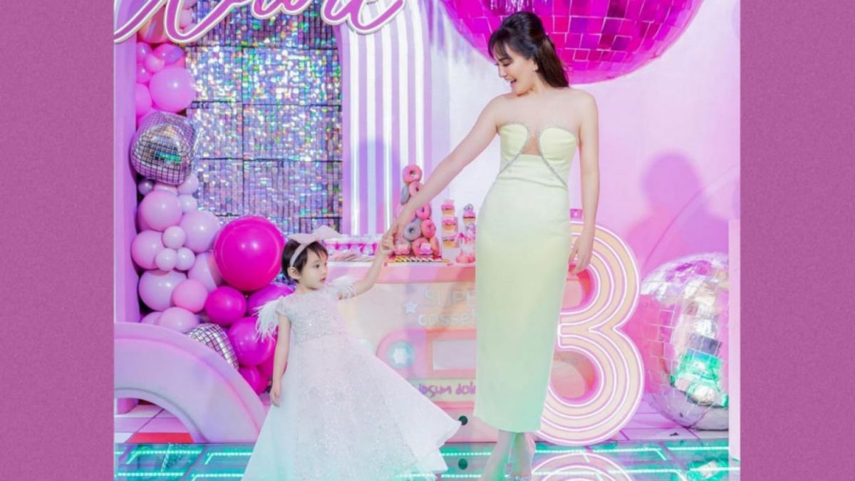 Shandy Aulia dan putrinya Claire Herbowo [Instagram/@shandyaulia]
