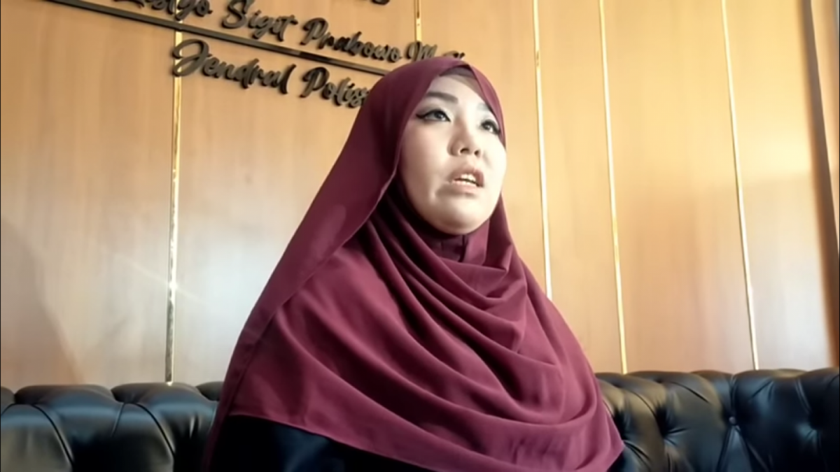 Cleopatra, pelapor Ressa Herlambang [YouTube Cumi Cumi]