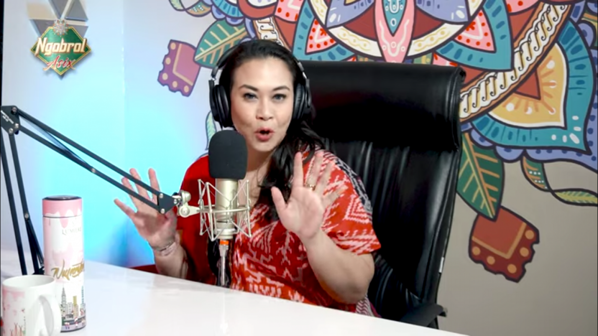 Pakar Seksolog Zoya Amirin [YouTube NGOBROL ASIX]