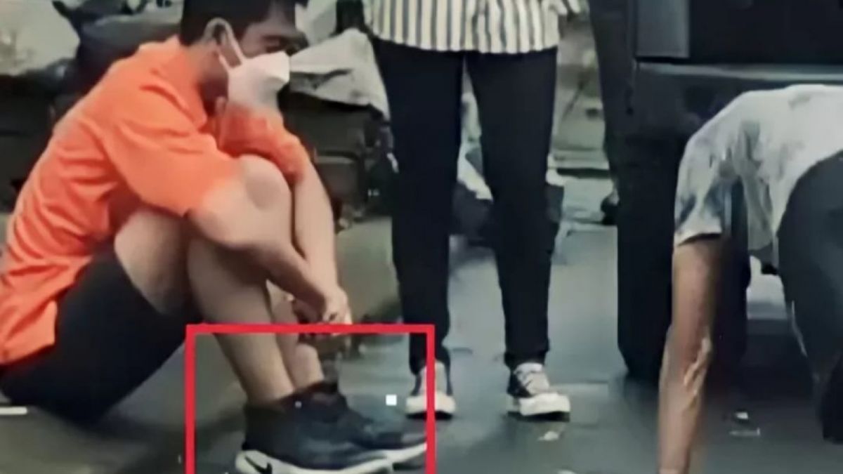 Mario Dandy Satriyo yang gunakan sepatu beranded saat rekonstruksi [Tangkap layar YouTube Intens Investigasi]