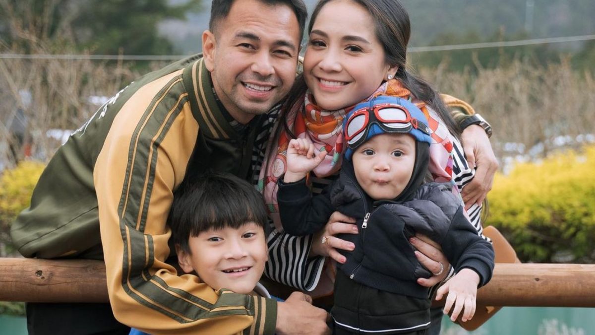Potret keluarga Raffi Ahmad berlibur di Jepang [Instagram/@raffinagita1717]