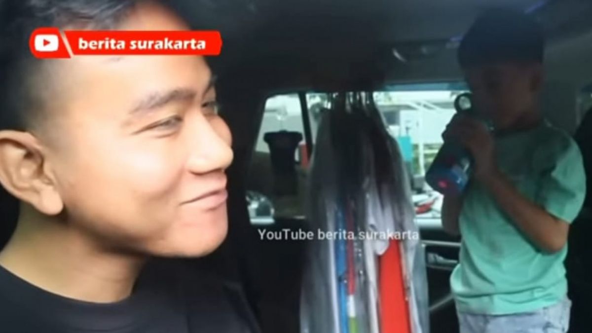Gibran tertawa melihat kelakuan Jan Ethes [Youtube Channel Berita Surakarta]