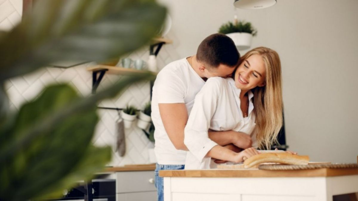 Ilustrasi pasangan bercinta [Freepik/prostooleh]